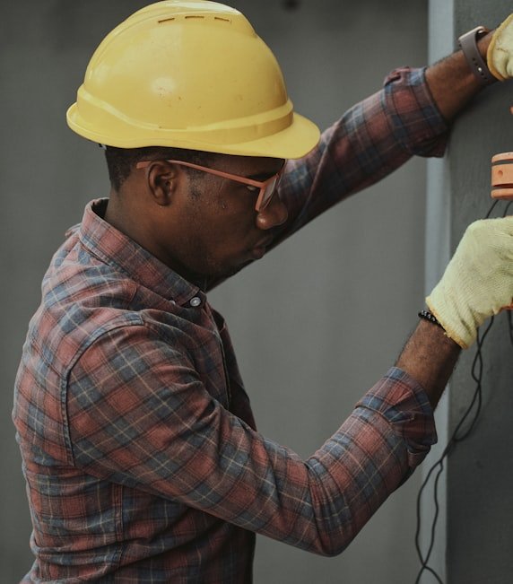 Solarvia Electrical electrician at work